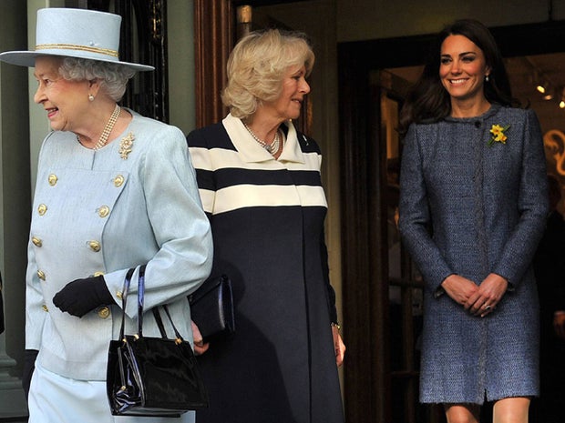 Queen, Camilla and Kate's royal outing - CBS News