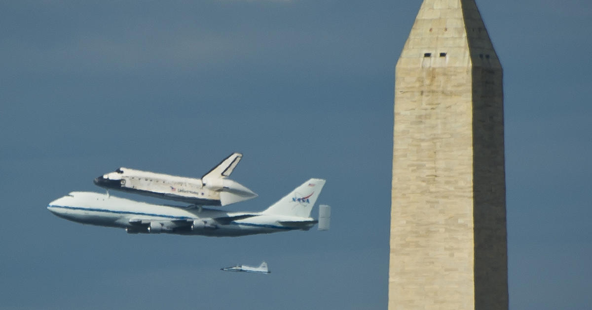 Space Shuttle Discovery Flies Final Mission Photo 1 Pictures Cbs News