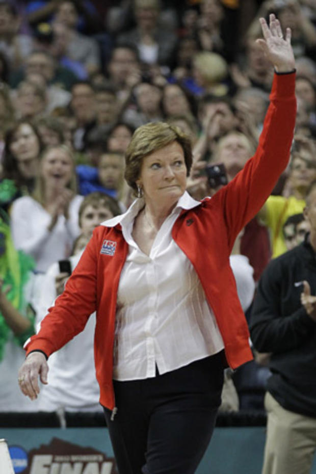 Pat Summitt, winningest coach in Division I college basketball, dead at