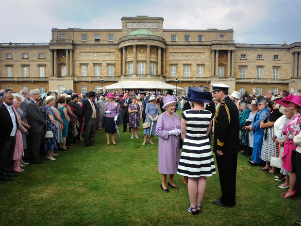 Buckingham Palace garden party - Photo 1 - Pictures - CBS News