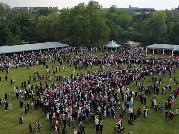 Buckingham Palace garden party - CBS News