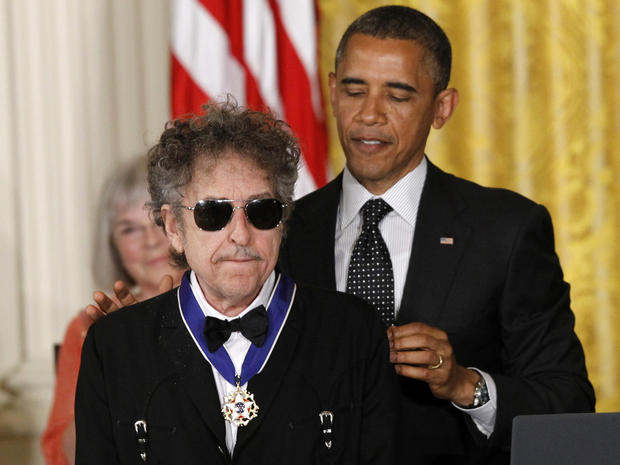 Obama awards Medal of Freedom to Bob Dylan, John Glenn 