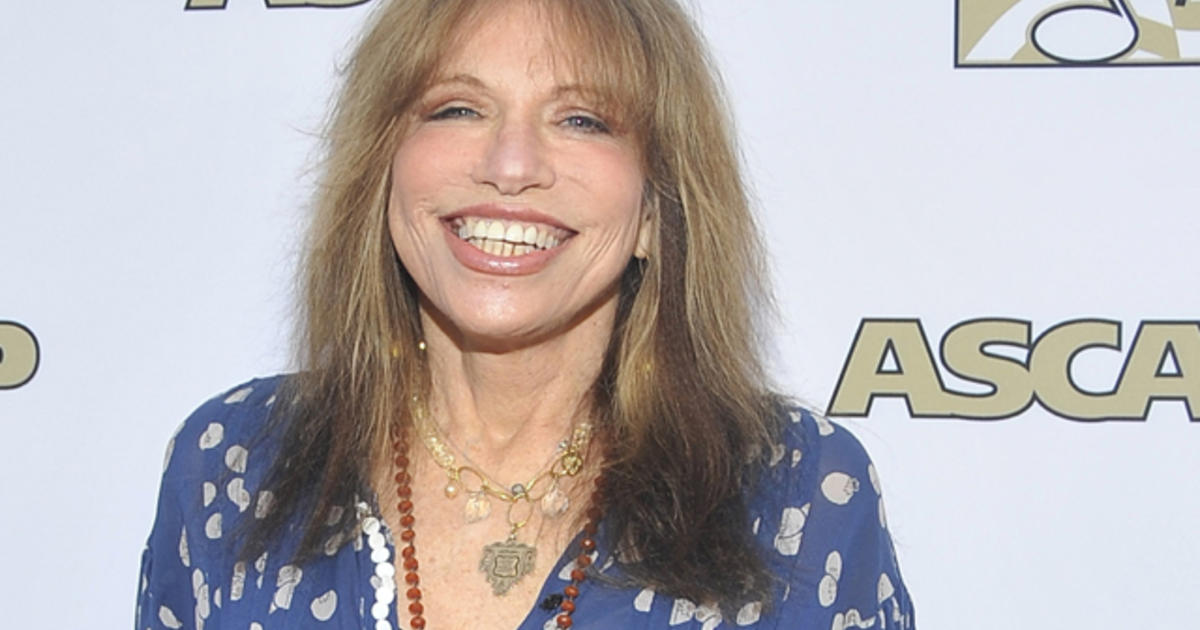 Carly Simon to publish a memoir - CBS News