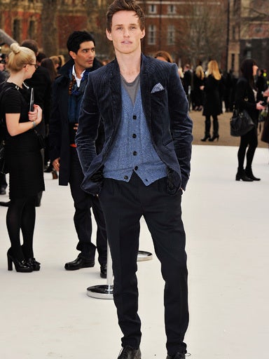 джеймс макэвой фото. девушка в театре. джеймс макэвой. райан рейнольдс стиль повседневный. актерский стиль.