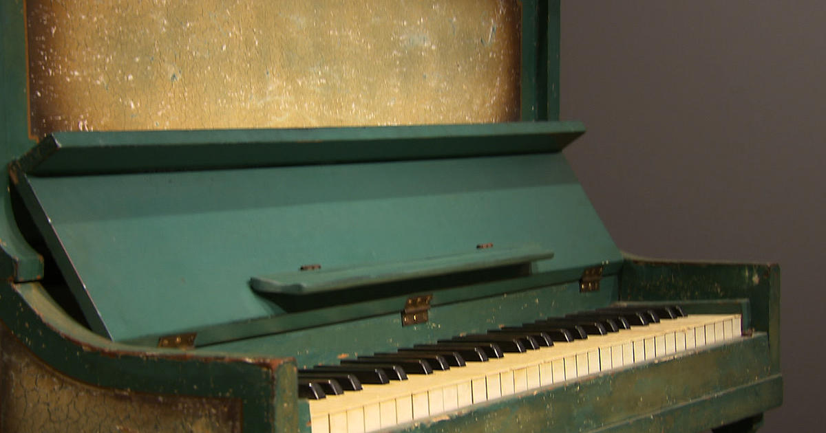 "Casablanca" piano sells for more than $600K - CBS News