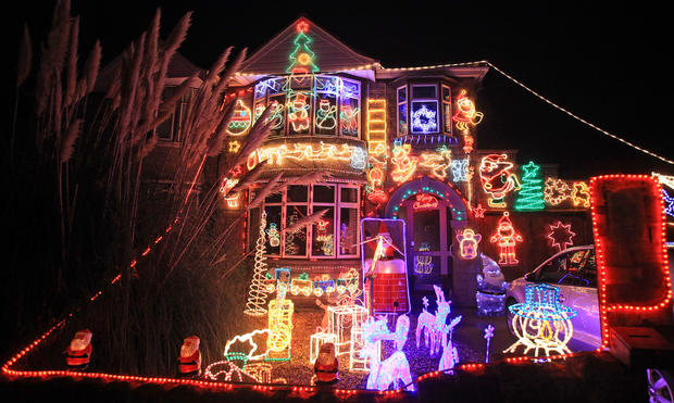 Stunning Christmas lights - CBS News