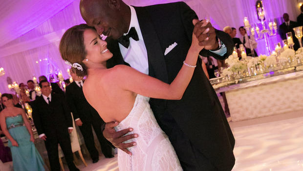 Michael Jordan gets married - CBS News