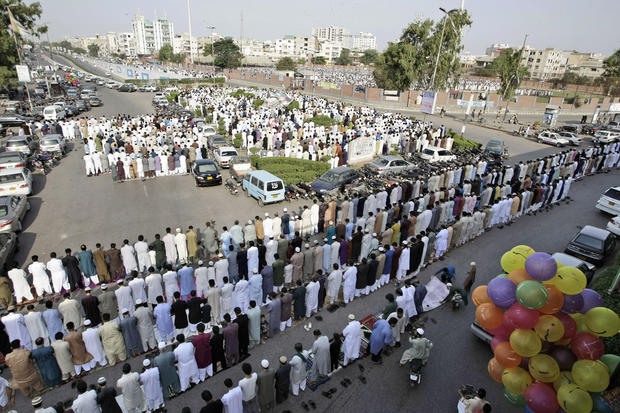 Muslims mark "Feast of the Sacrifice" holiday - Photo 1 