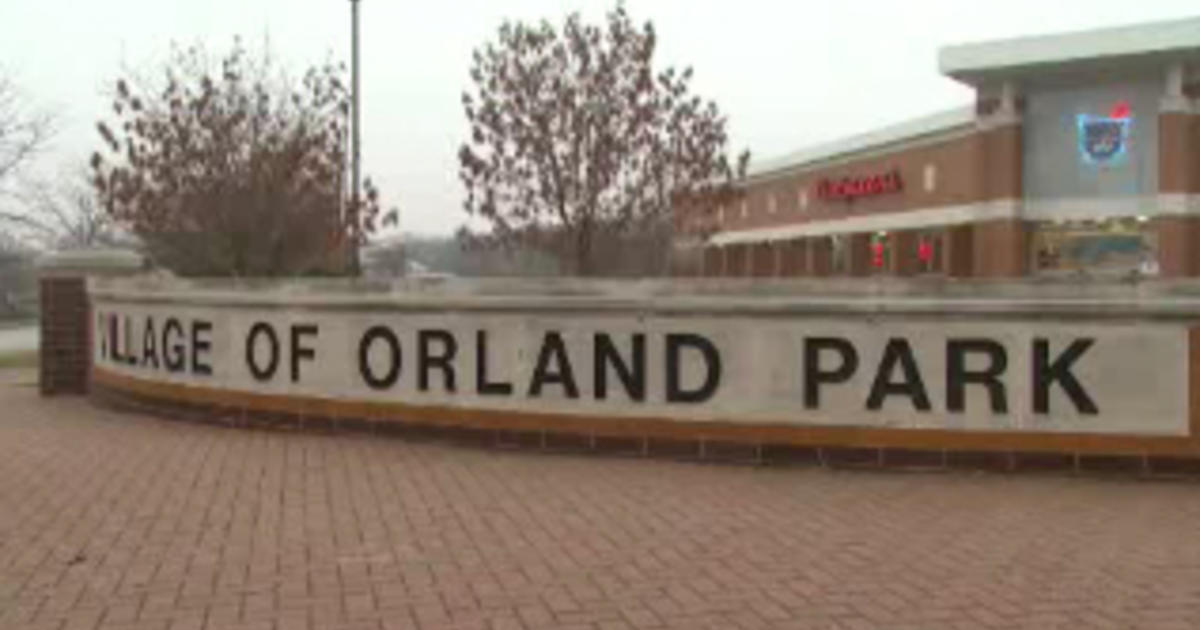 orland-park-residents-line-up-to-claim-tax-rebate-cbs-chicago