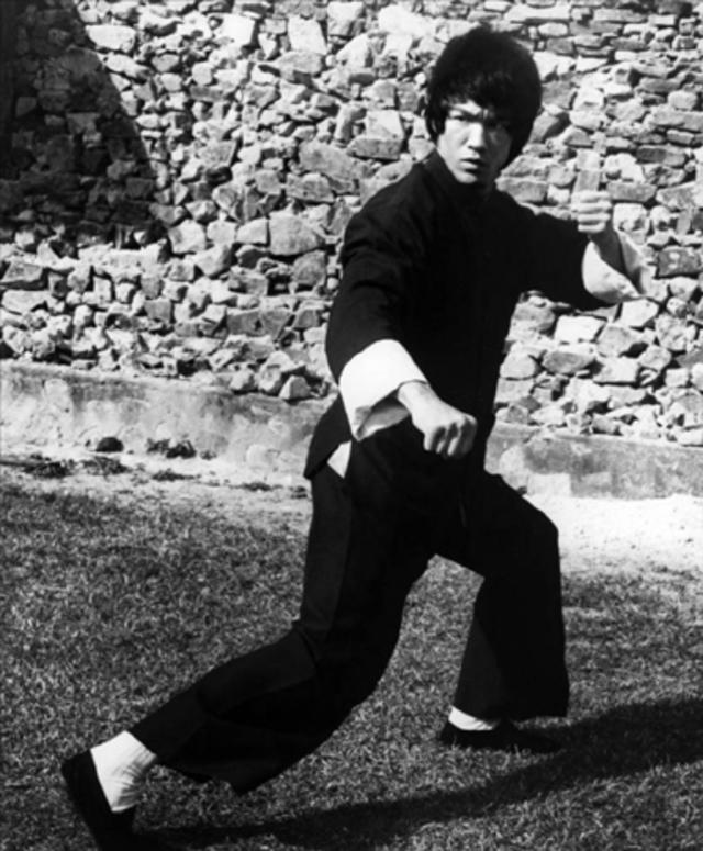 Bruce Lee Enter The Dragon Suit / Enter The Dragon Bruce Lee Cbs News / With high speed and no ...