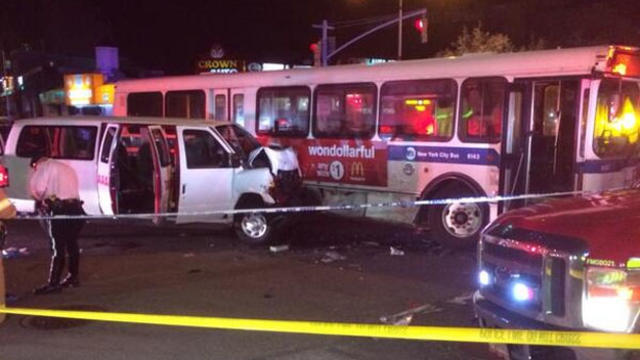 flushing_queens_bus_accident_0502.jpg 