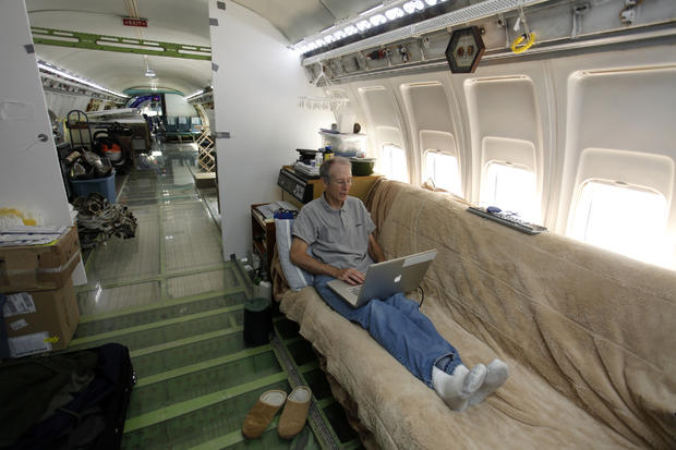 Man lives inside a Boeing jet 