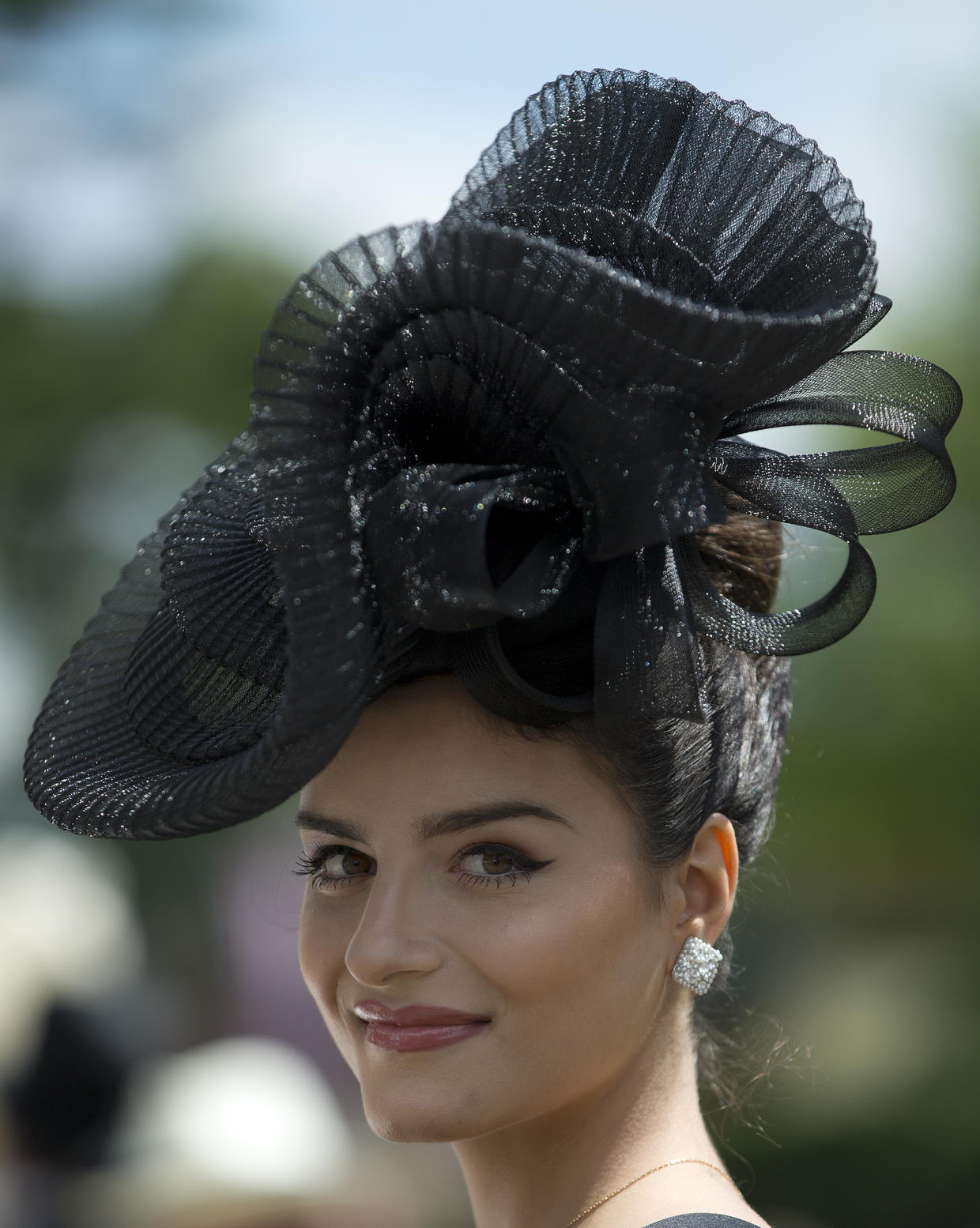 Interesting fashions. Ascot Races hats. Royal Ascot hats. Шляпки для скачек. Знаменитые шляпы.