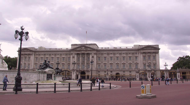 Buckingham Palace (Credit, Randy Yagi) 