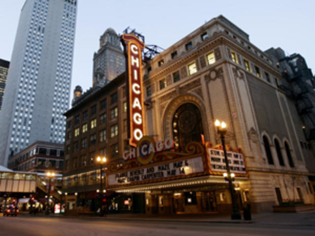 The famous Chicago Theater along State S 