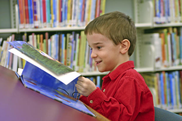 library kid child reading learning 