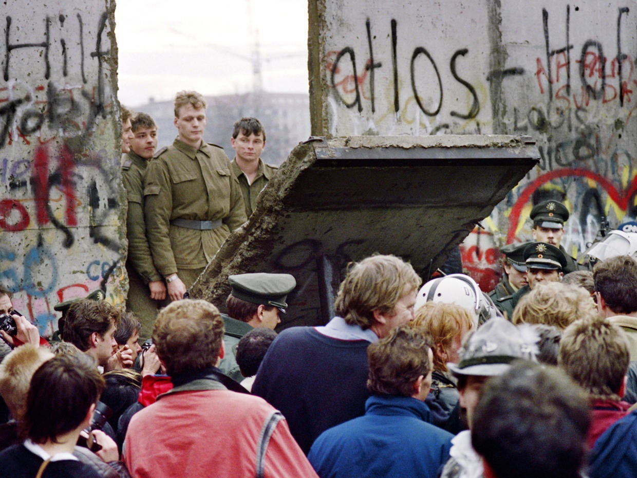 Protest The fall of the Berlin Wall CBS News
