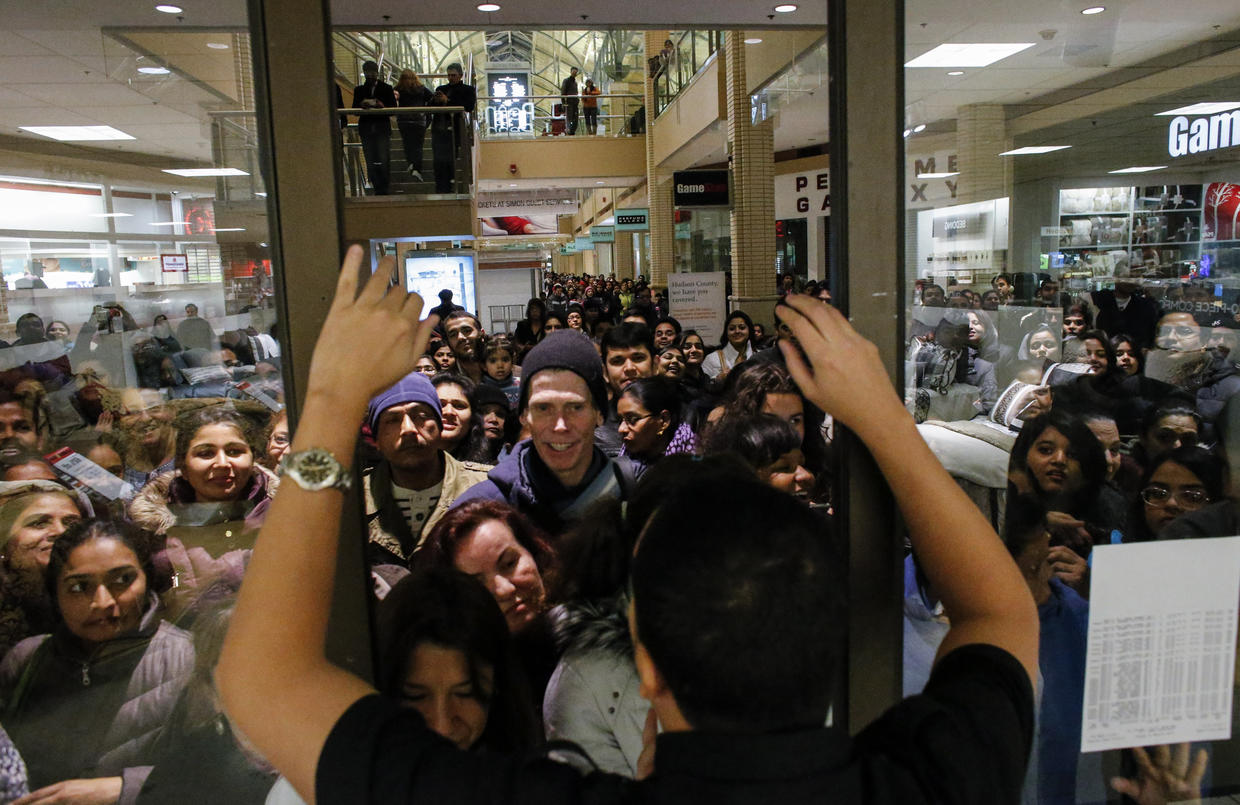 New York Black Friday crowds fill the stores Pictures CBS News