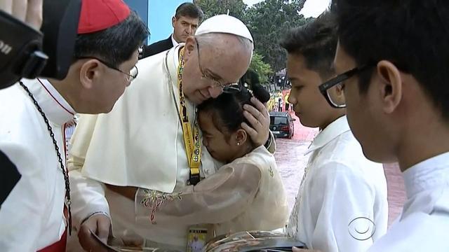 Papa Francesco atteggiamento sculacciata sfidato