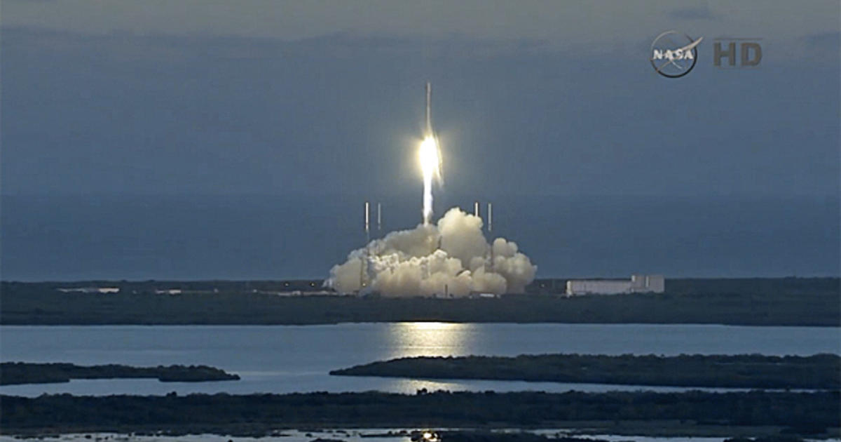 „SpaceX“ raketos gabalas pakeliui atsitrenkia į tolimąją Mėnulio pusę