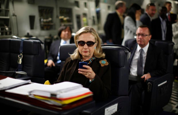 hillary-clinton-blackberry-email.jpg
