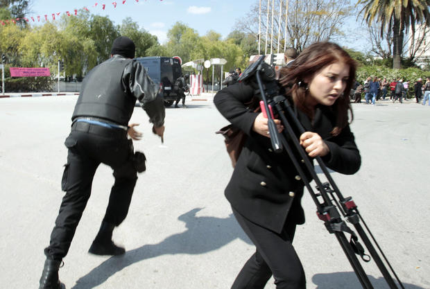 Tunisia tourist attack - Tunisia terror attack - Pictures - CBS News