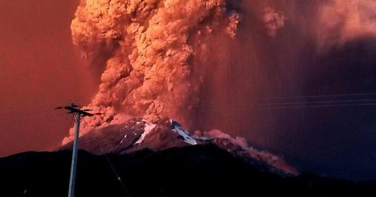 Calbuco volcano  in Chile spews ash in surprise eruption 