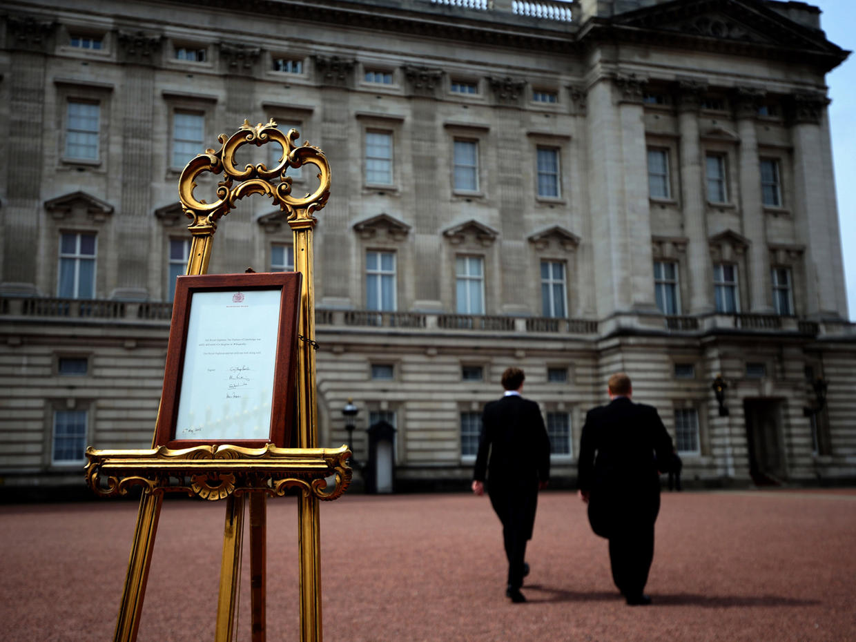 The Little Princess - Britain welcomes royal baby - Pictures - CBS News