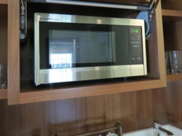 Microwave Oven in Kitchen (credit: Randy Yagi) 