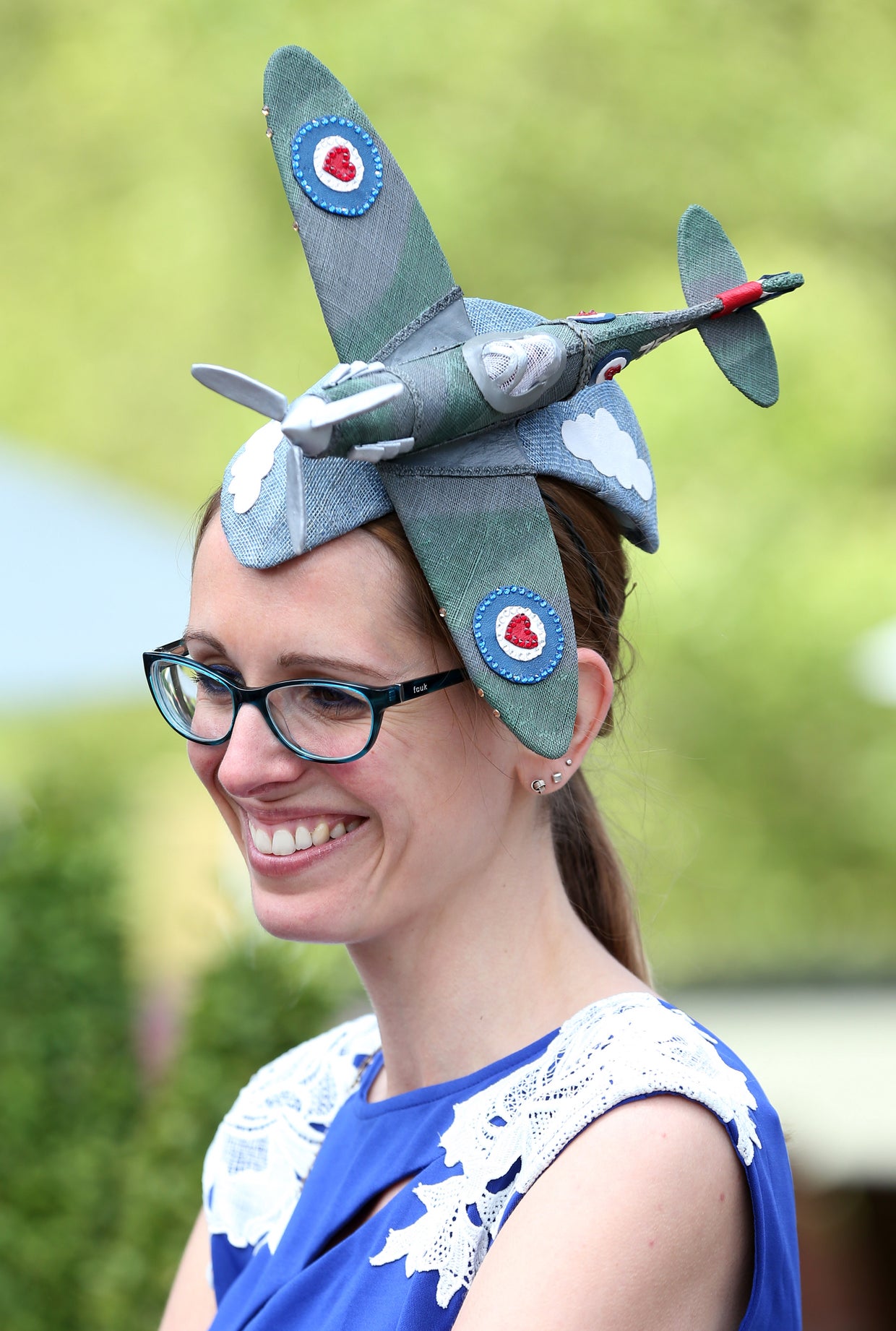 Dress to impress at Ascot: The race for the best hat - CBS News