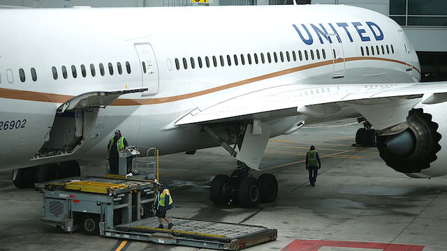 united-airlines-476571810.jpg 