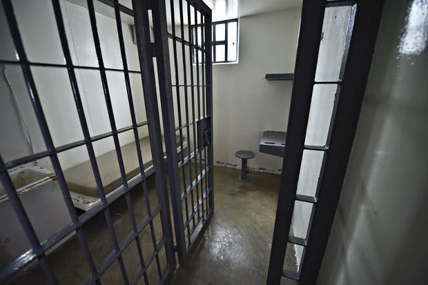 Mexican drug lord's brazen tunnel escape 