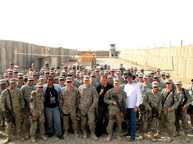 mo-amer-performs-for-us-troops-in-iraq-credit-mo-amer.jpg 