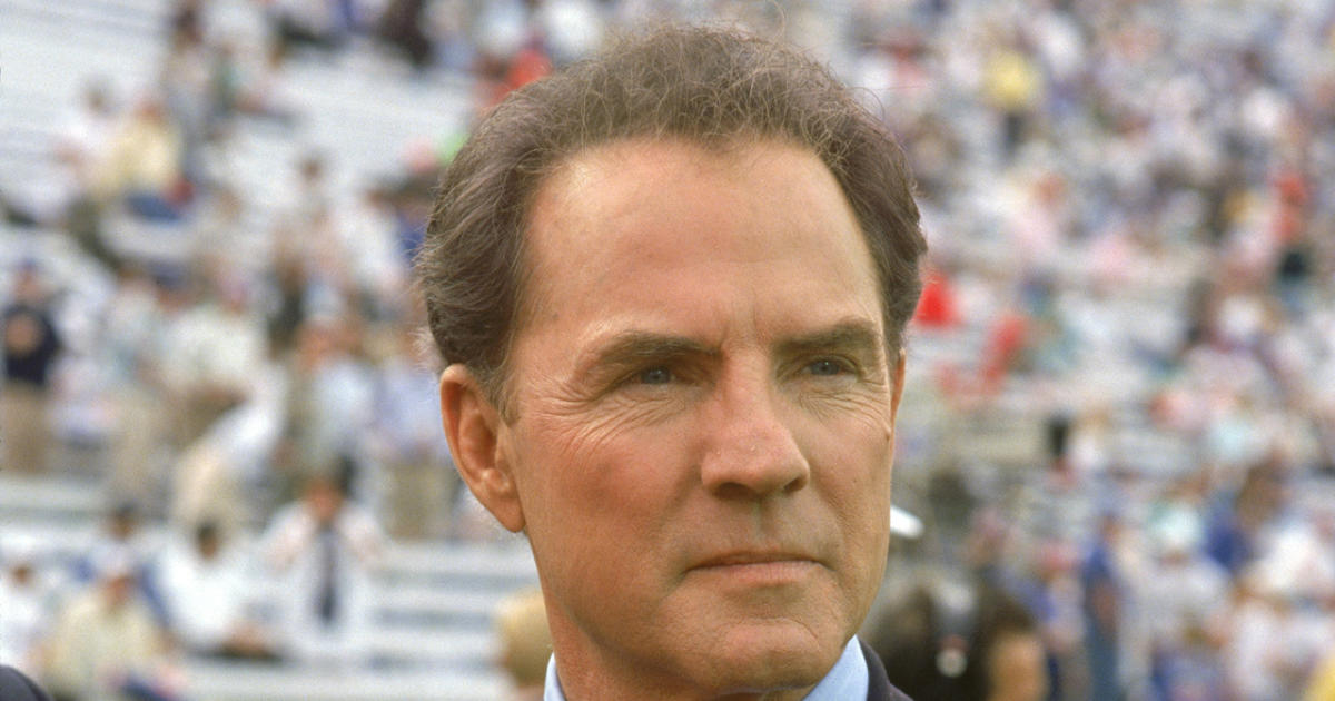 Frank Gifford, NFL and broadcast legend, dies age 84 - CBS 