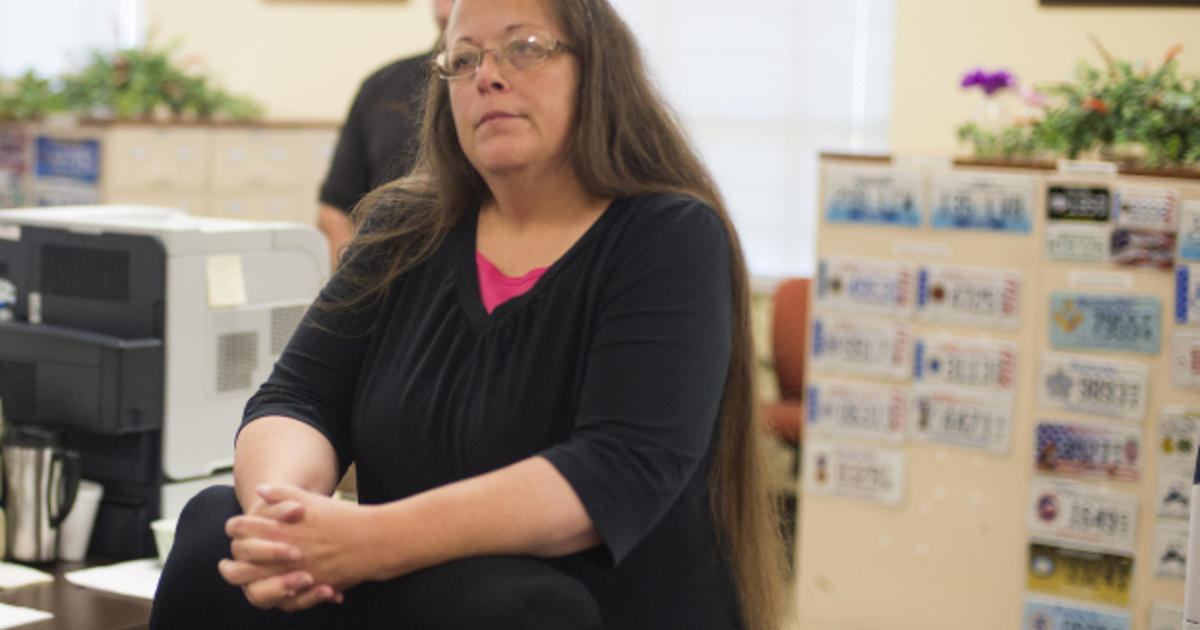 Former Kentucky clerk Kim Davis violated rights of same-sex couples, judge rules