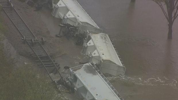 train-derailed-in-flooding-9.jpg 