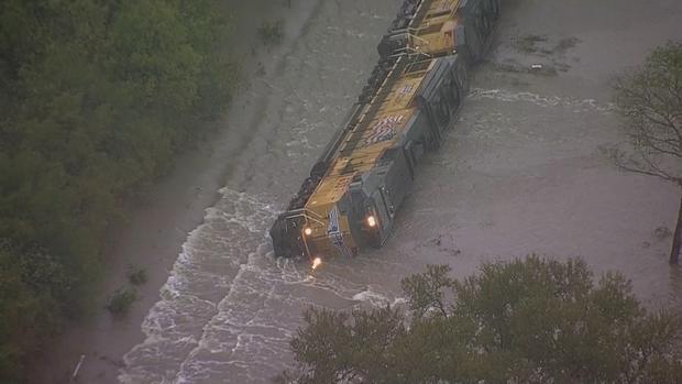 train-derailed-in-flooding-12.jpg 
