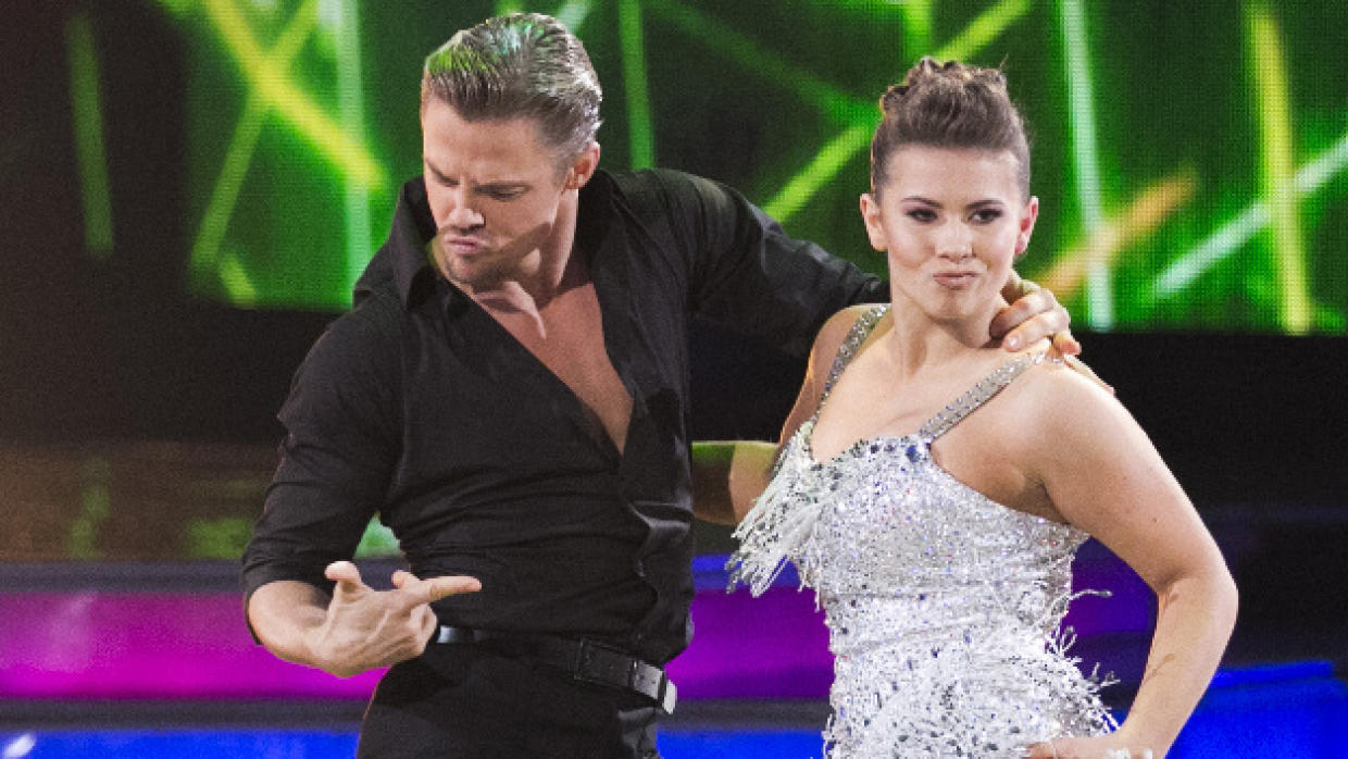 Bindi Irwin Has Emotional Dwts Finale Dance Honoring Her Father Cbs News