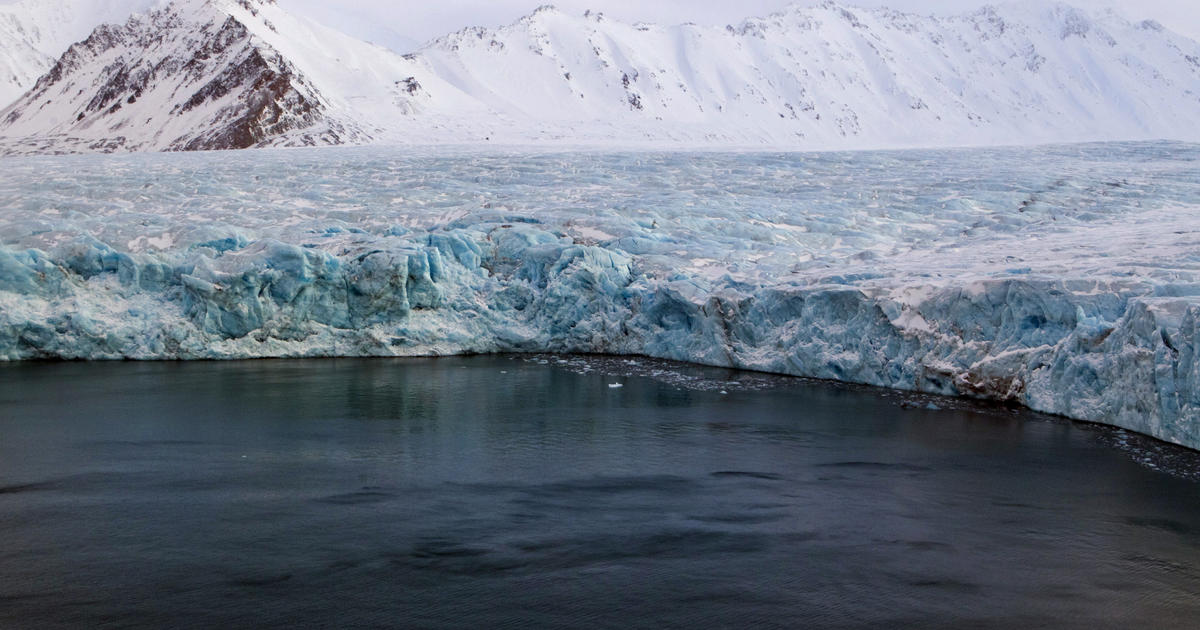 Ice may. Long year byen Ice cap. Climate change in Greenland.