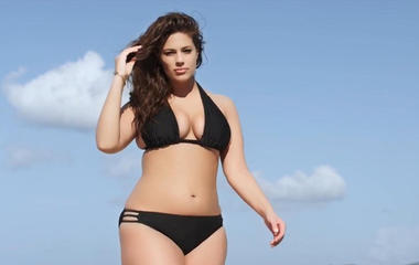 Sports Illustrated features plus-size models 