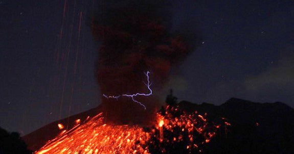 Here's what causes eerie volcanic lightning CBS News