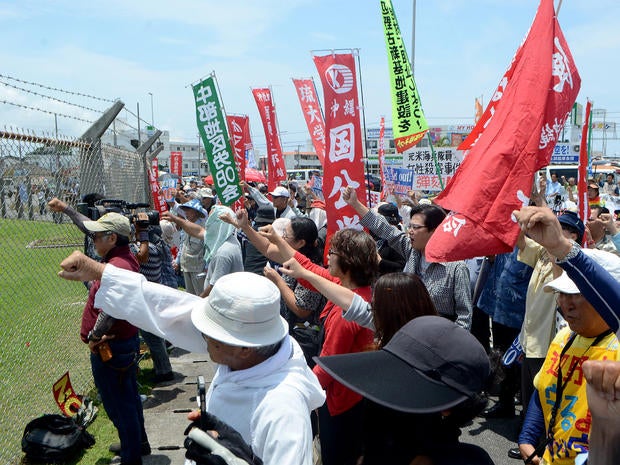 okinawa-protest-getty-533152578.jpg