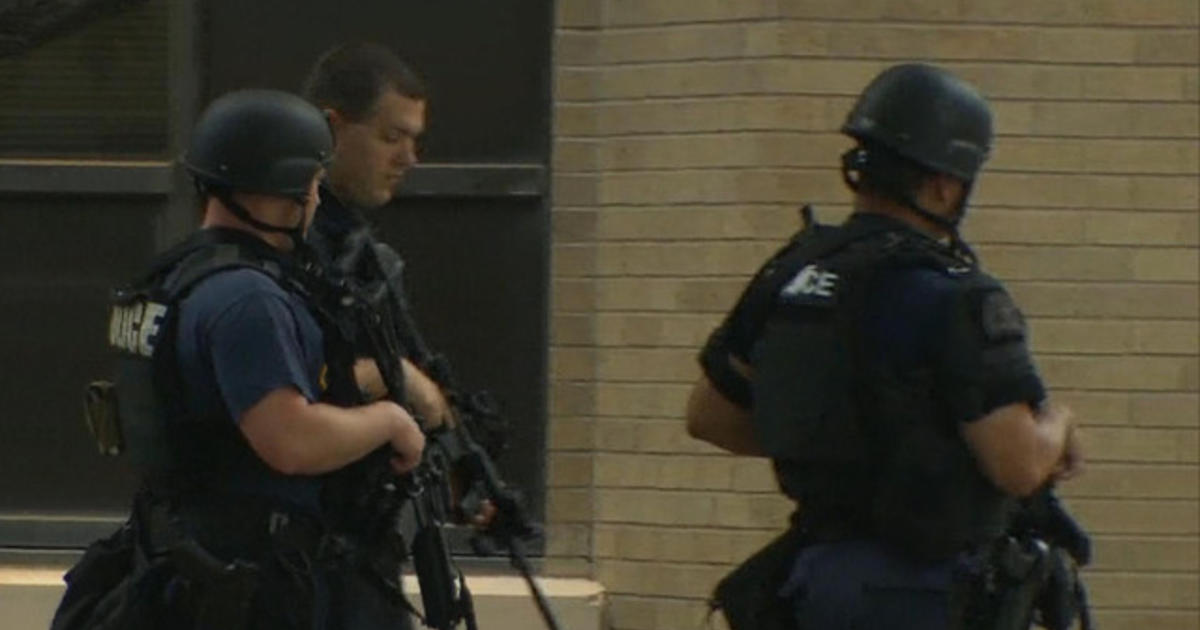 SWAT team surrounds Dallas parking garage - Videos - CBS News