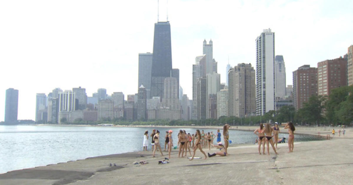 How Chicago is keeping cool in the heat wave CBS News