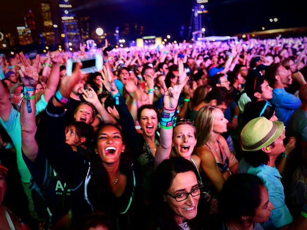 M83 - Scenes from Lollapalooza 2016 - Pictures - CBS News