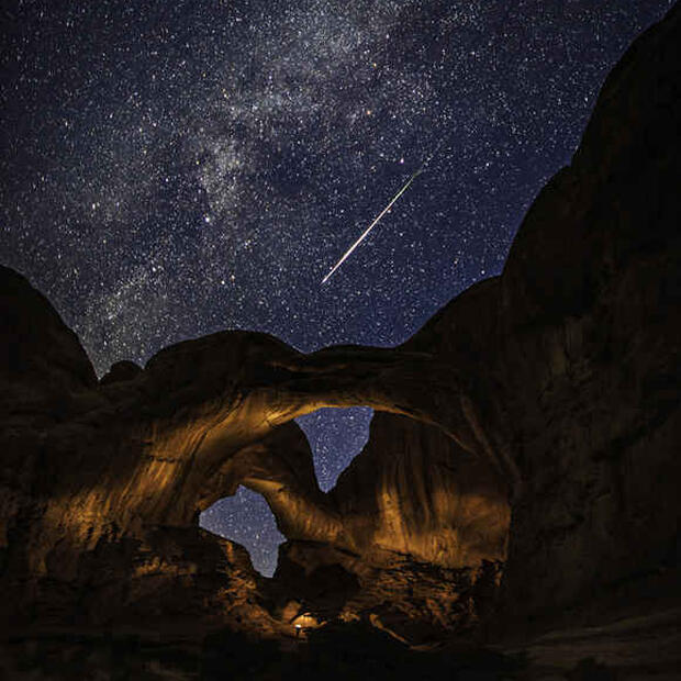 double-arch-perseid-meteor.jpg