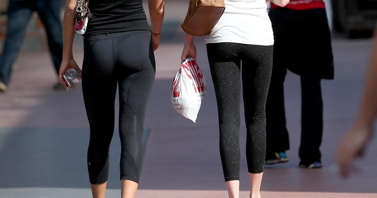 Hundreds in R.I. turn out for parade to defend wearing yoga pants - CBS
