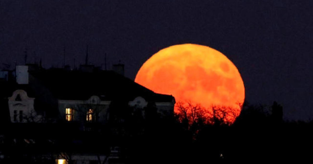 Largest supermoon since 1948 lights up the sky CBS News