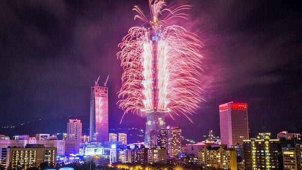 Taiwanese Celebrates the New Year at Taipei 101 