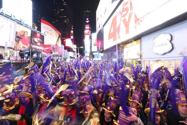 Times Square New Year's Eve - New Year's 2017: Photos of Americans ring